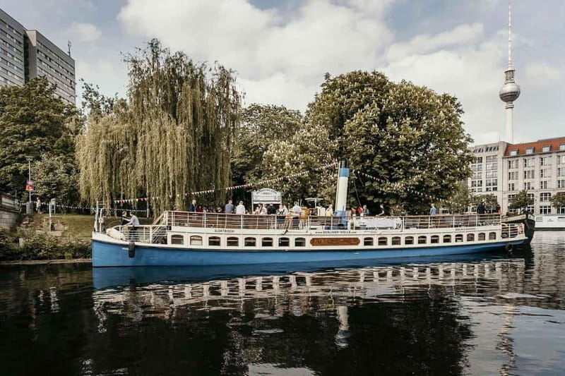 1h Berlin-Cruise with 140 year old electrified steamship - Why this old electric boat is worth your hour