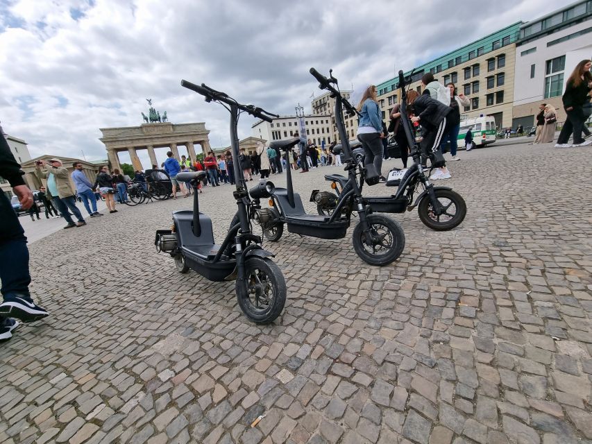 2-H Berlin: Top Sights Guided E-Scooter Tour - Starting at Robot City and getting comfortable