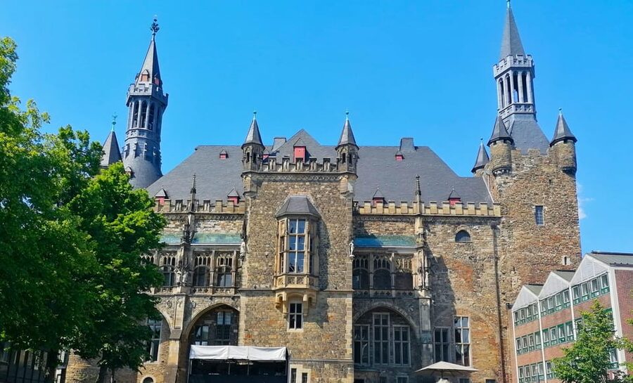 Aachen classic walking tour - Charlemagne’s Aachen at Am Hof and the Palatine complex