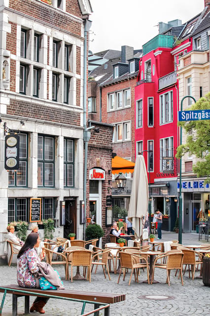 Aachen: Express Walk with a Local in 60 minutes - What the Small Group Format Really Adds