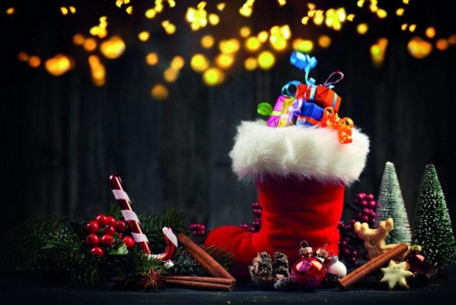 Advent trips with Christmas music - Mulled wine, waffles, cake, and galley food