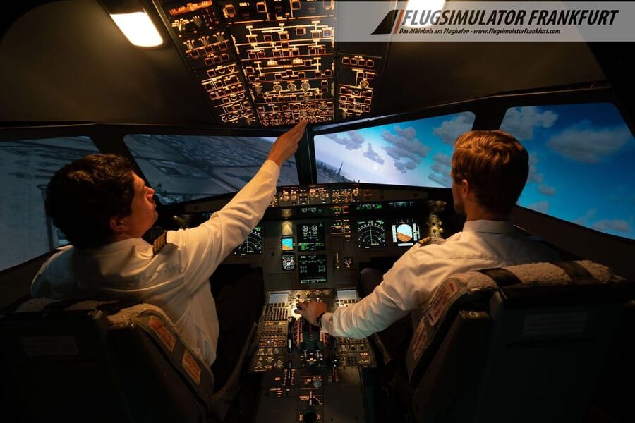Airbus A320 flight simulator Frankfurt Airport - Who will enjoy this most?