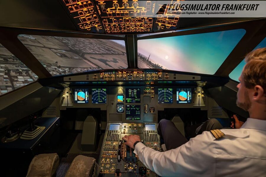 Airbus A320 flight simulator Frankfurt Airport - Choosing from 24,000 airports