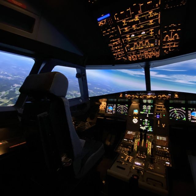 Airbus Flightsimulator | Flying Experience | adults&children - Taking the Captain’s Seat at Oberhausen Centro