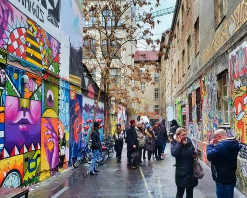 Alternative Berlin / Street art tour - Private group - The post-Wall story behind alternative Berlin