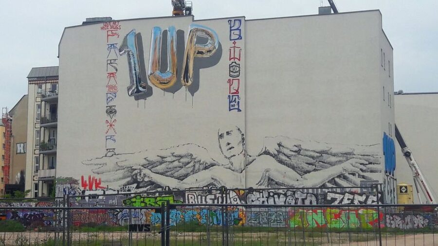 Alternative Berlin / Street art tour - Private group - Creative living spaces and multicultural Kiez
