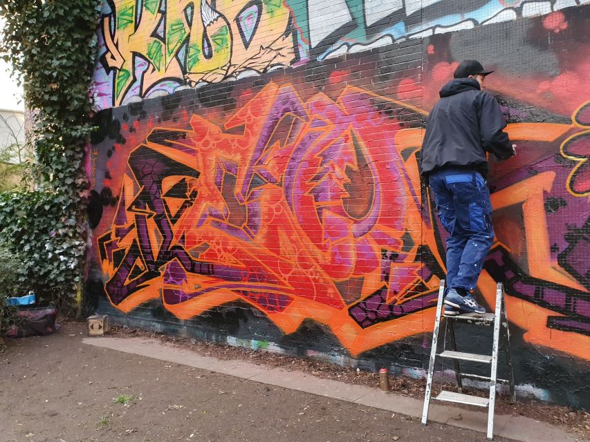 Alternative Hamburg / Street Art Private Tour - What the guide adds to a two-hour walk
