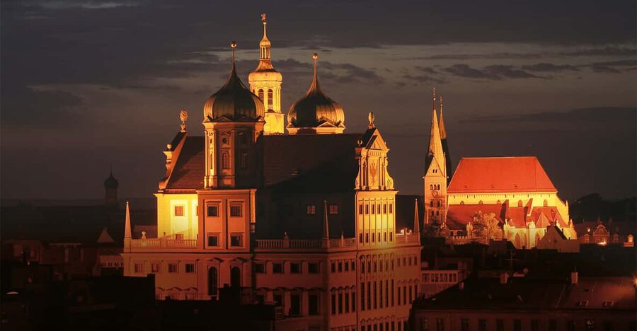 Augsburg: Illuminated Guided Evening Walking Tour - Three fountains with the lights on
