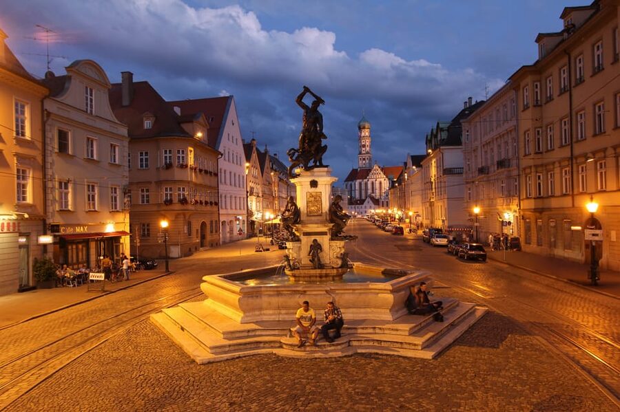 Augsburg: Illuminated Guided Evening Walking Tour - The cathedral and St. Ulrich and Afra Basilica