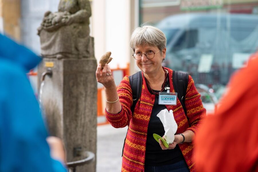 Bamberg: Guided Historical Culinary Tour - Untere Brücke, with wine and another tasting