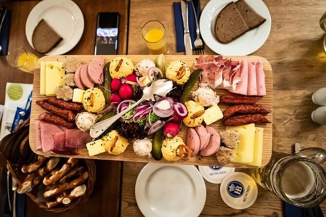 Bavarian Beer and Food Evening Tour in Munich - Hofbräuhaus: seeing Munich’s famous beer hall