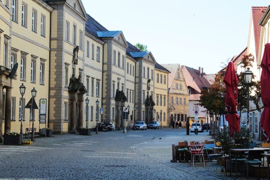 Bayreuth: Private Guided Walking Tour - Wagner without losing sight of Bayreuth