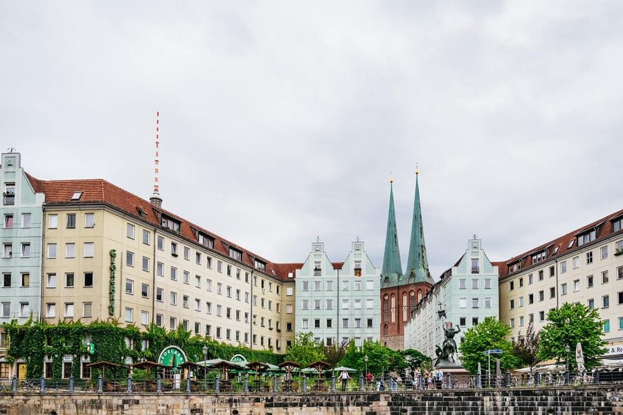 Berlin: 1-Hour City Sightseeing Cruise - Starting at Alte Börse Pier near Hackescher Markt