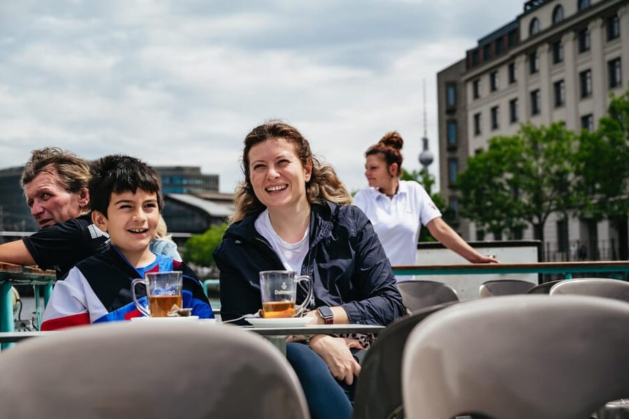 Berlin: 1-Hour City Sightseeing Cruise - Friedrichstraße and the Tränenpalast area