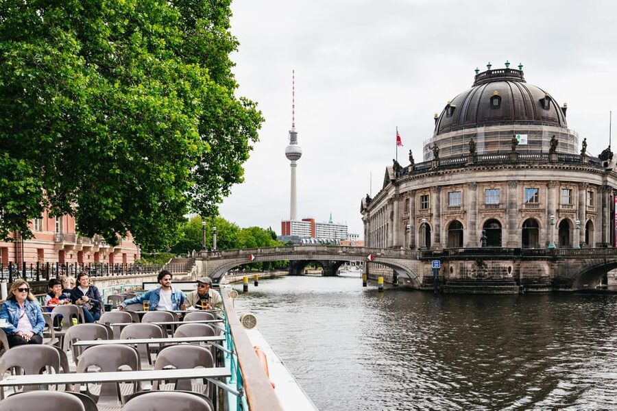 Berlin: 1-Hour City Sightseeing Cruise - Museum Island and Berlin Cathedral from the water