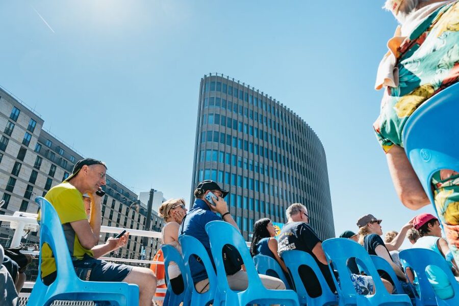 Berlin: 1-Hour City Tour by Boat with Guaranteed Seating - Comfort, service, and onboard food