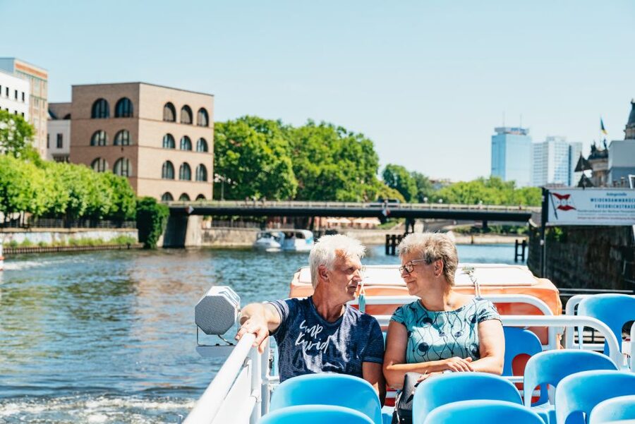 Berlin: 1-Hour City Tour by Boat with Guaranteed Seating - Bellevue Palace, the Victory Column, and Hauptbahnhof