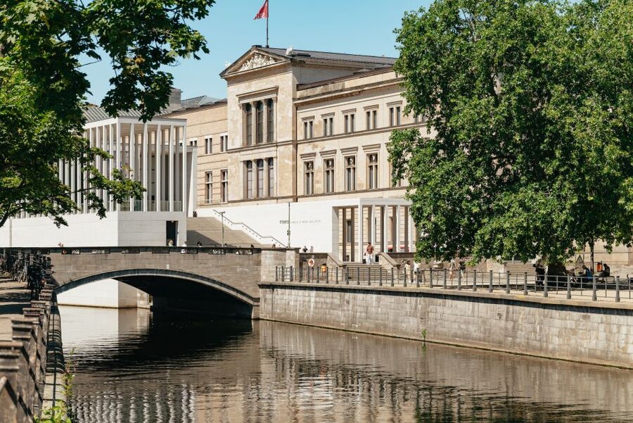 Berlin: 1-Hour City Tour by Boat with Guaranteed Seating - Berlin Cathedral and Museum Island