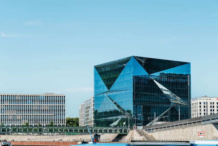 Berlin: 1-Hour City Tour by Boat with Guaranteed Seating - Friedrichstraße and the first stretch of river
