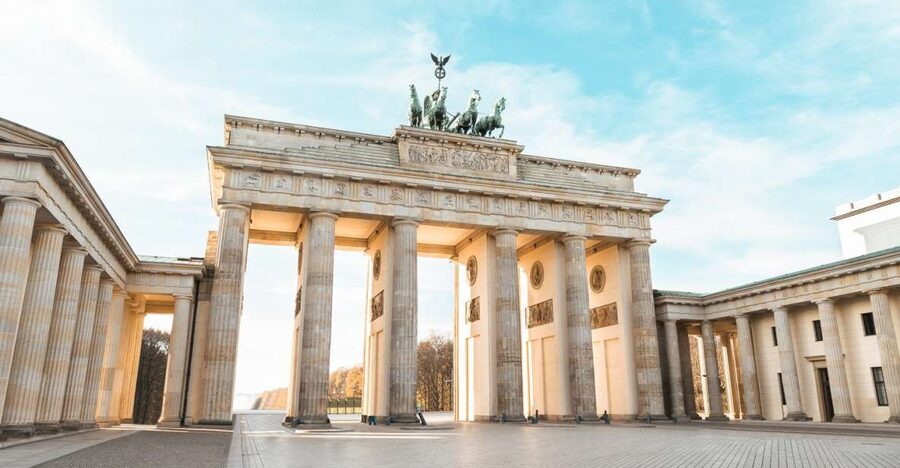 Berlin: 1-Hour Guided Tour of the Historic Center - Starting at Hotel Adlon and Brandenburg Gate