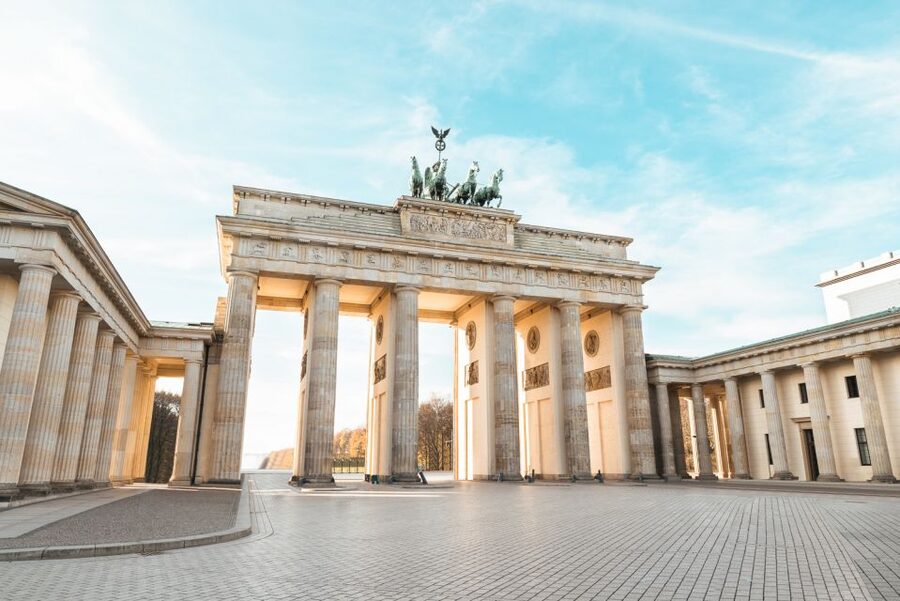 Berlin: 1-Hour Guided Tour of the Historic Center - Pariser Platz and the feel of Unter den Linden