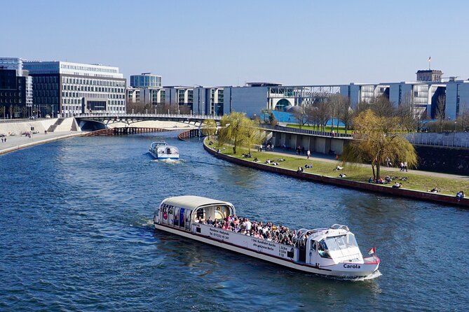 Berlin: 1-hr Boat Tour with Bilingual Live Guide (DE/EN) - The Spree route, from the river