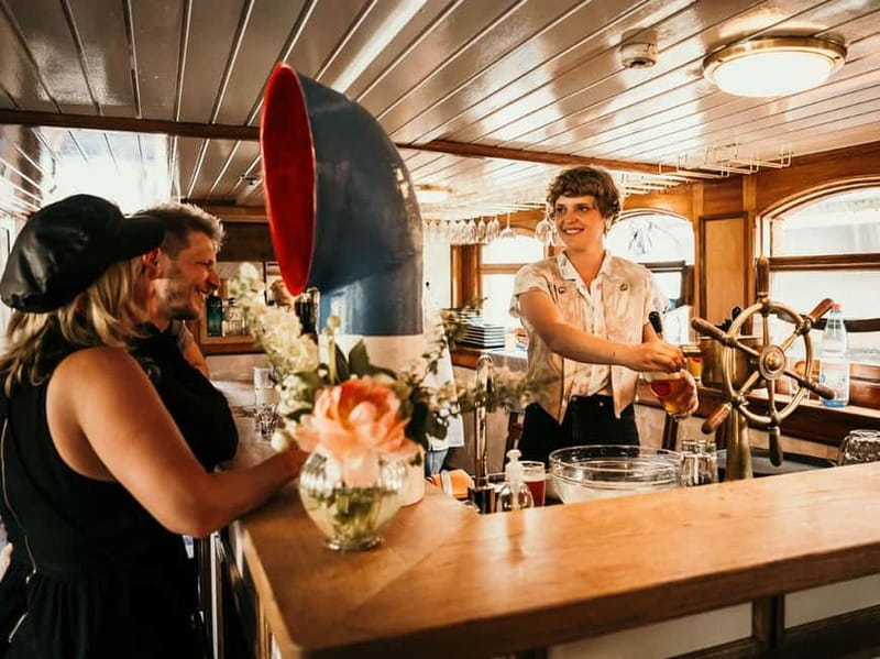 Berlin: 2.5-Hour Beer & Sunset Sightseeing Boat Cruise - Why an evening boat ride works well in Berlin