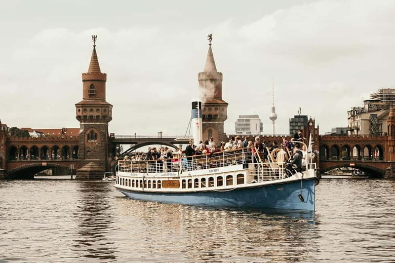 Berlin: 2.5-Hour Beer & Sunset Sightseeing Boat Cruise - Returning west through old Berlin