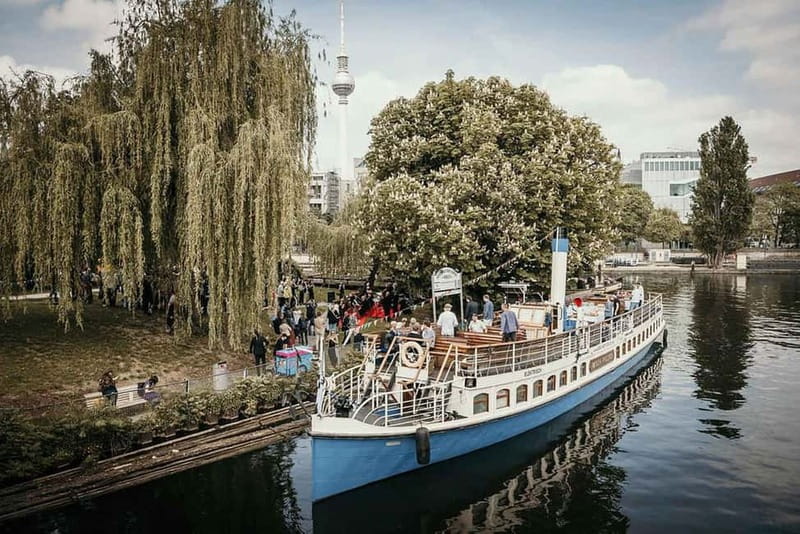Berlin: 2.5-Hour Beer & Sunset Sightseeing Boat Cruise - Price, group feel, and who gets the most from it