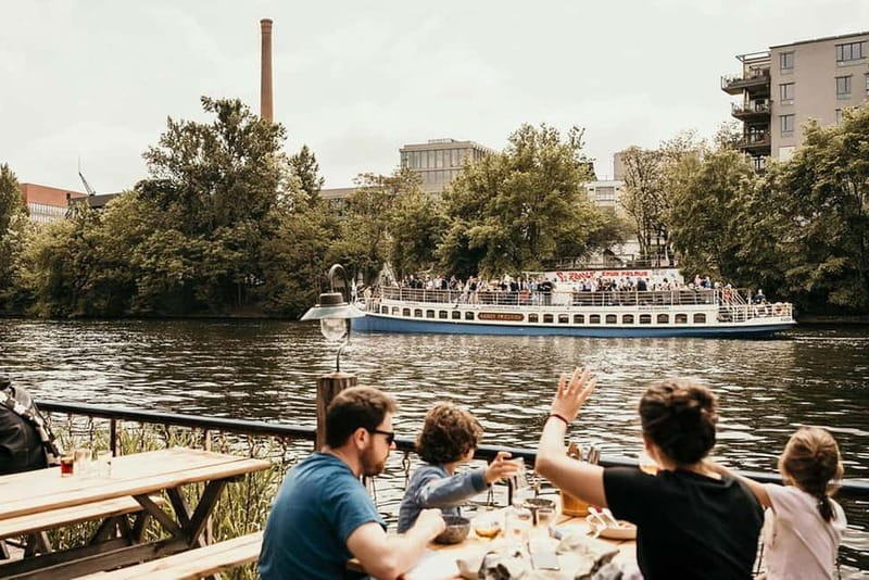 Berlin: 2.5-Hour Beer & Sunset Sightseeing Boat Cruise - The first stretch toward Berlin Cathedral