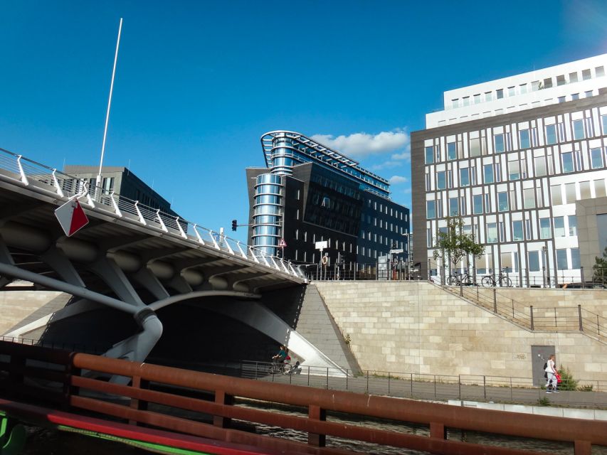 Berlin: 2.5-Hour East Side Boat Cruise with Commentary - East Side Gallery and the Oberbaum Bridge