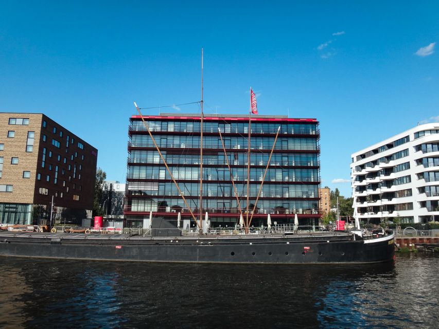 Berlin: 2.5-Hour East Side Boat Cruise with Commentary - Returning through Nikolaiviertel and Museum Island