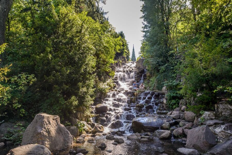 Berlin: 2.5-Hour Walking Tour through Kreuzberg 61 - Sixtusgarten and the climb to Viktoriapark