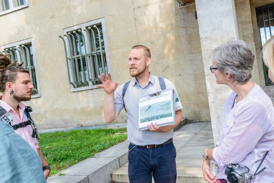 Berlin: 2.5-Hour Walking Tour through Kreuzberg 61 - Bergmannstrasse, Fachwerkhof, and the modern district