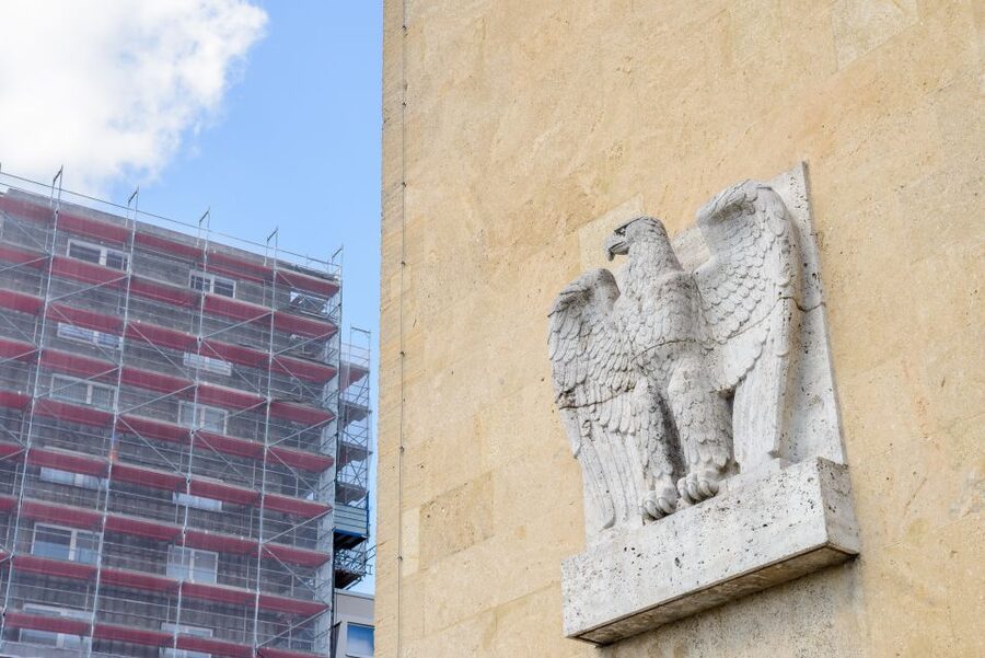 Berlin: 2.5-Hour Walking Tour through Kreuzberg 61 - Chamissoplatz and Marheineke Markthalle
