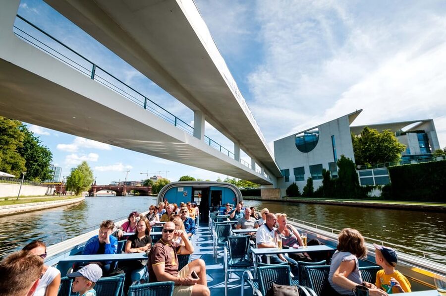 Berlin: 3.25-Hour Spree & Landwehrkanal Boat Tour - Starting at Jannowitzbrücke near Alexanderplatz