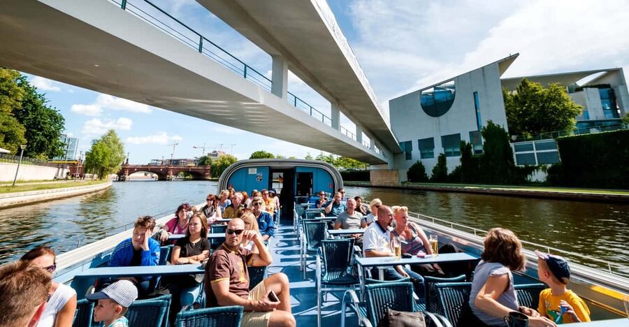 Berlin: 3.25-Hour Spree & Landwehrkanal Boat Tour - Counting bridges along the Landwehr Canal