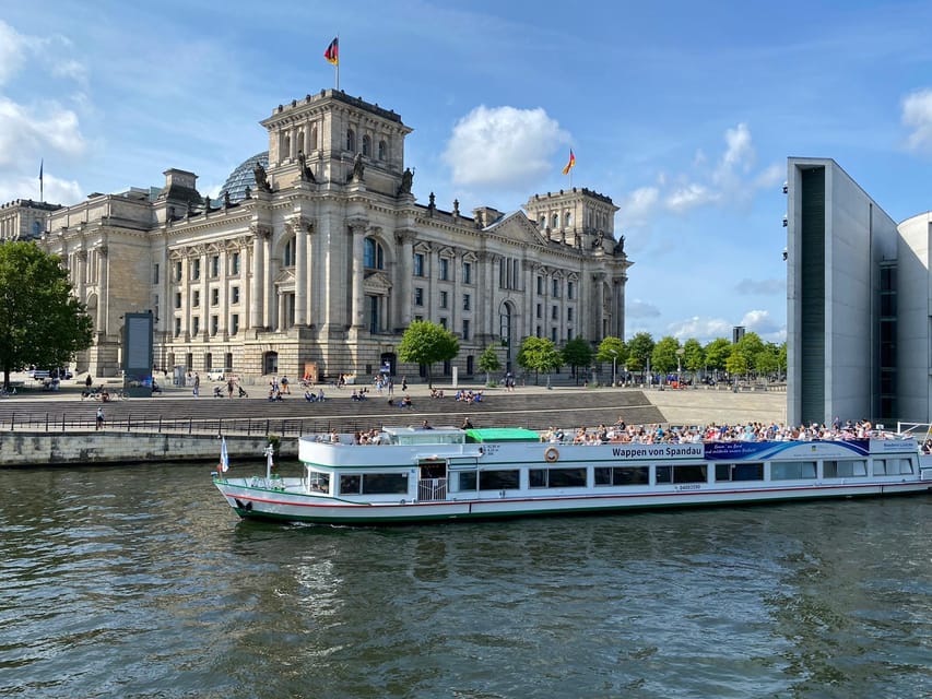 Berlin: 3.5-Hour Sightseeing Cruise on the Spree River - Hansaviertel and Bellevue Palace from the water