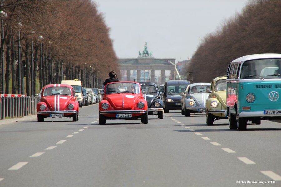 Berlin: 4-Hour Discovery Tour in VW Beetle - Building your own central Berlin circuit