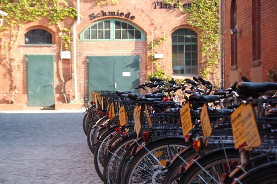 Berlin: 48-Hour or 72-Hour Bike Rental - Riding between former East and West Berlin