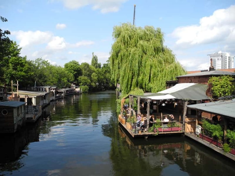 Berlin: Alternative Berlin Bike Tour - A relaxed pace, not a race