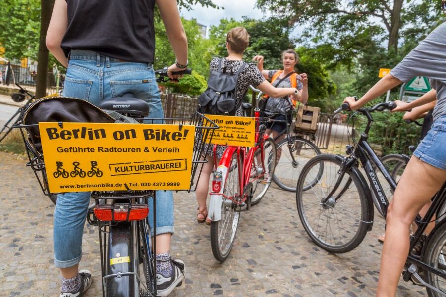 Berlin: Alternative Bike Tour of Kreuzberg & Friedrichshain - Boxhagener Platz and RAW Tempel