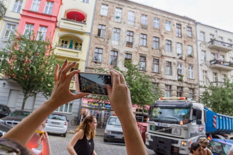 Berlin: Alternative Bike Tour of Kreuzberg & Friedrichshain - Stories about Bowie, Iggy Pop, and creative Berlin