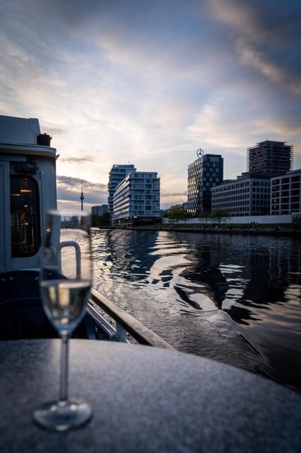 Berlin: Audrey Ahoi! Spree cruise with drag queen (HOL) - Boarding MS Audrey at Holsteiner Ufer
