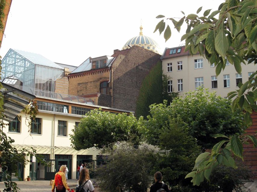 Berlin: Backyards of Berlin 2-Hour Tour - Sophienstraße and the artisan courtyards