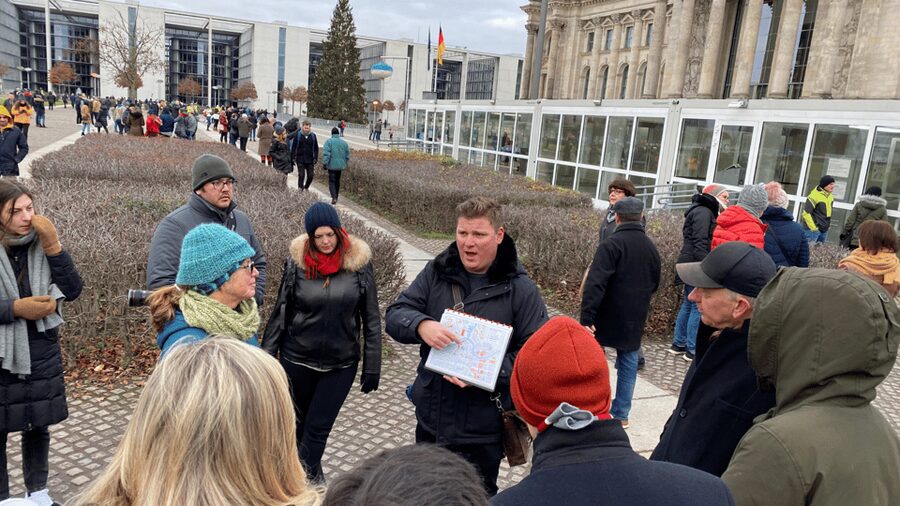 Berlin Battlefield Tour - Operation Berlin 1945 - The Reichstag and a famous wartime image