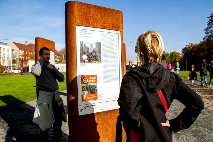 Berlin: Berlin Wall Tour Berlin East West - The death strip and watchtower: seeing how the system worked