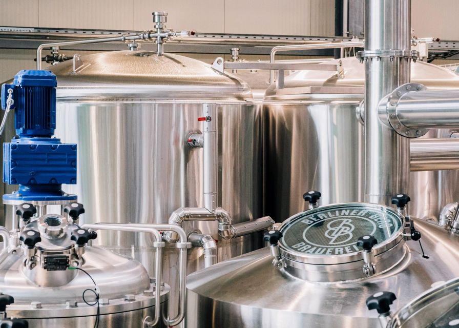 Berlin: Berliner Berg Brewery Tour with Beer Tasting - The 45-minute tasting and five Berlin beers