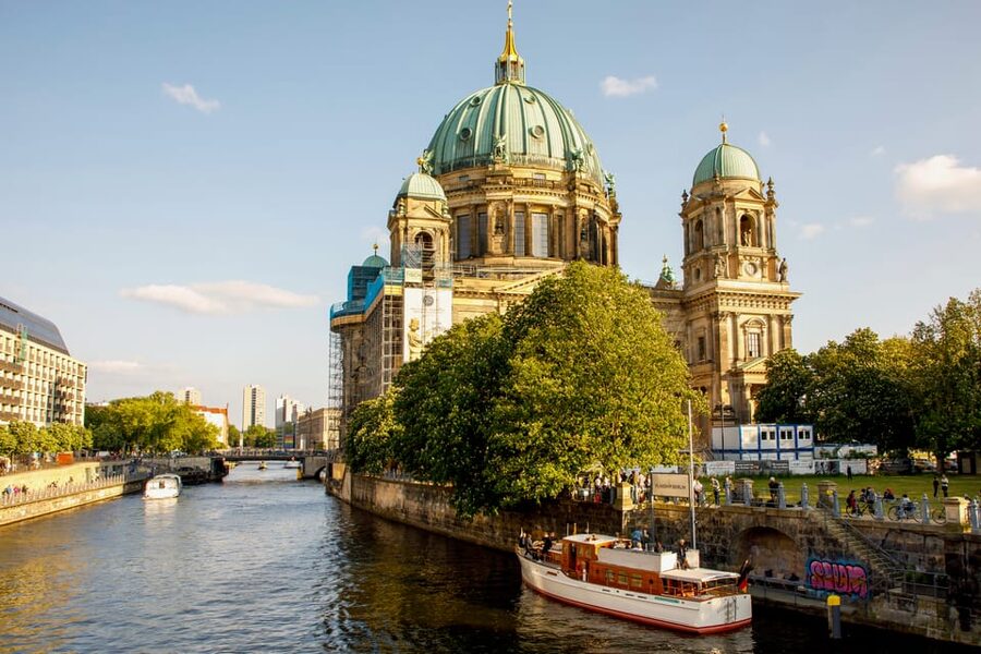 Berlin: Boat Sightseeing Tour on Electric Motor Yacht - The Reichstag, Futurium, and Berlin’s government district