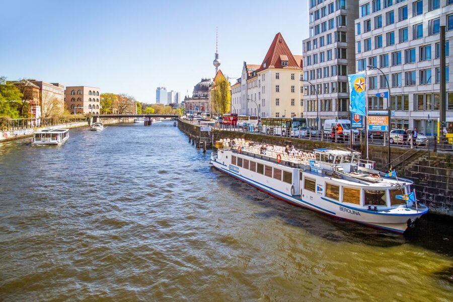 Berlin: Boat Tour Along the River Spree - Starting at Friedrichstrasse on the River Spree